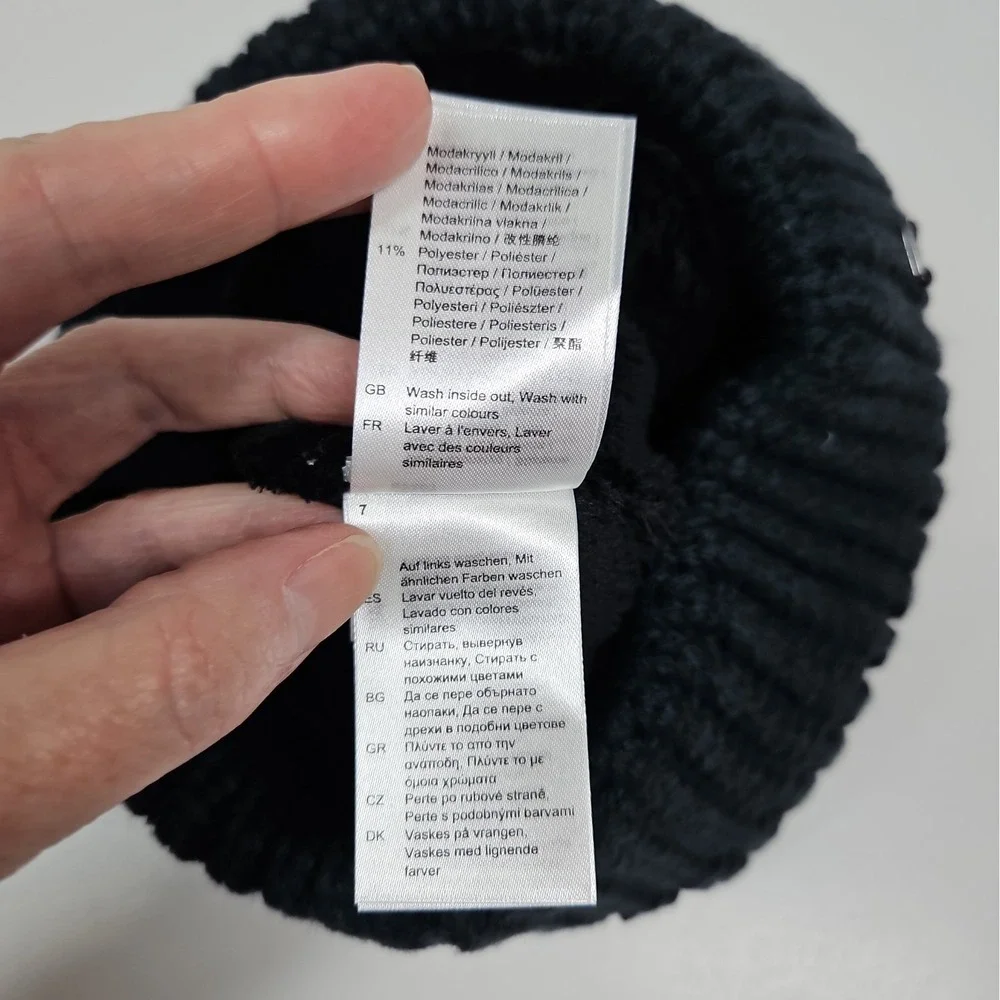Helly Hansen Womens Dark Blue Snowfall Faux Fur Lined Pom Pom Beanie NWT